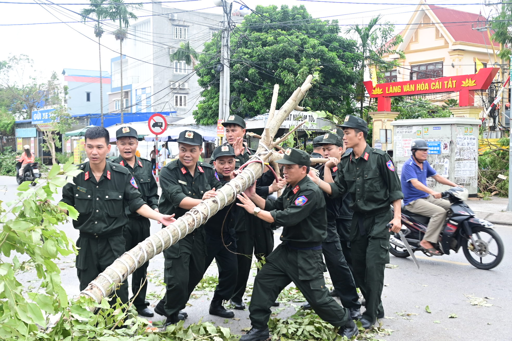 Làng Nuôi dạy trẻ mồ côi Hoa Phượng gửi thư cảm ơn Phòng Cảnh sát cơ động